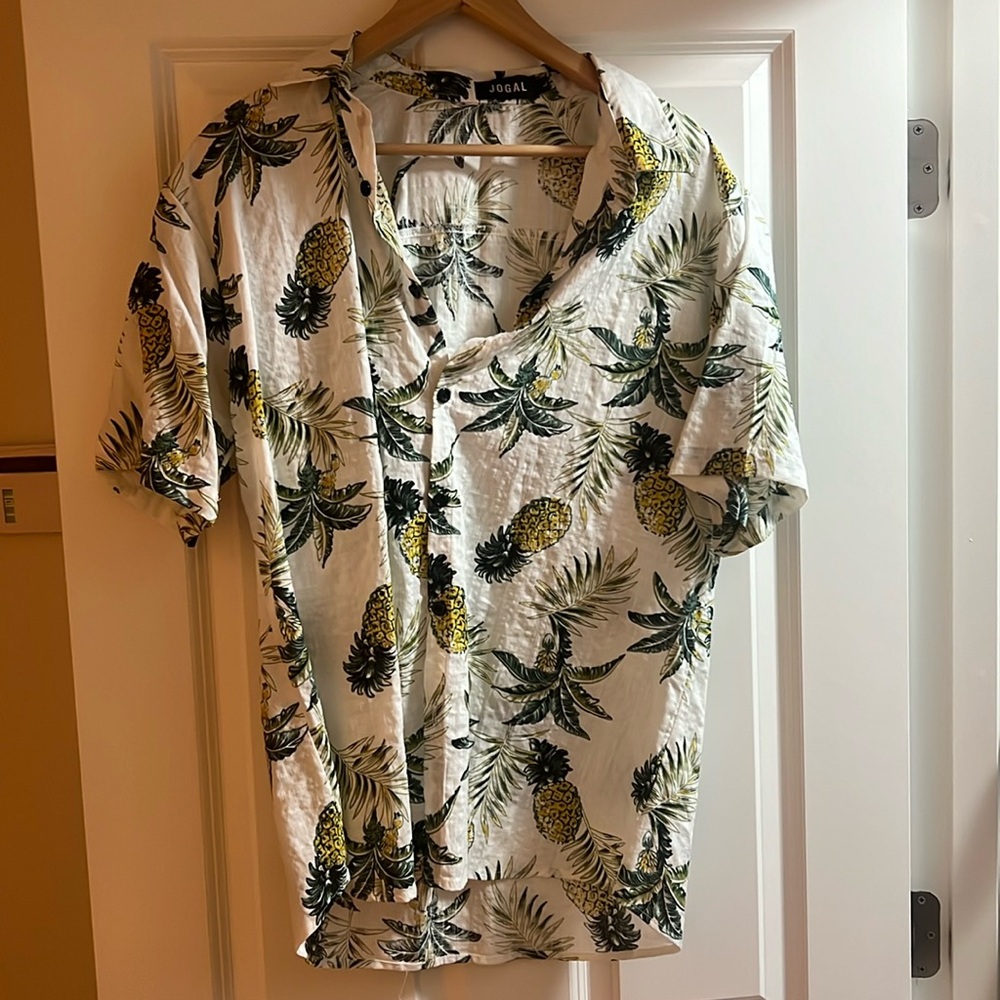 In time for summer! Hawaiian shirt - pineapples